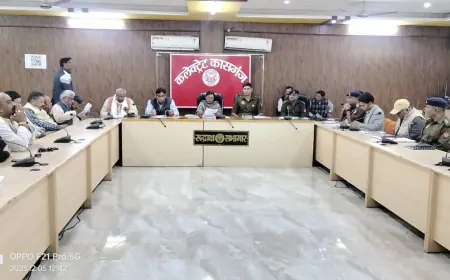 कासगंज आगामी मार्ग शीर्ष मेला की व्यवस्थाओं के दृष्टिगत  जिलाधिकारी व पुलिस अधीक्षक  द्वारा कलेक्ट्रेट स्थित रुद्राक्ष सभागार में की गई गोष्ठी