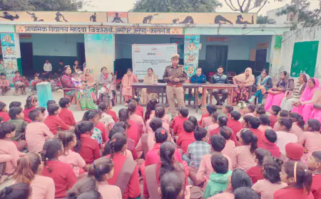 कासगंज जनपद के विभिन्न क्षेत्रों में ऑपरेशन जागृति चलाकर महिलाएं एवं छात्राओं को सुरक्षा संबंधी जानकारी दी।