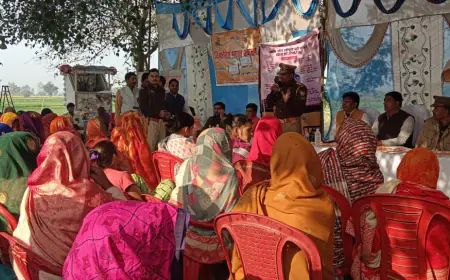 जनपद कासगंज में ऑपरेशन जागृति’ अभियान चलाकर महिलाओं, छात्राओं  की  सुरक्षा केबारे में बताया।