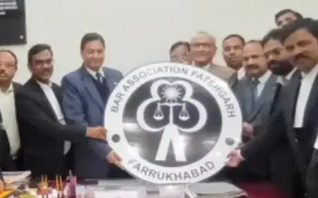 जिला जज नें ‘अधिवक्ता स्टीकर’ का किया विमोचन