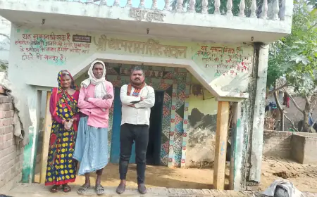 दबंग गुंडो के डर से कंपिल क्षेत्र के दलित परिवार ने लगाए मकान बिकाऊ के पोस्टर