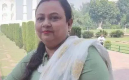 जिला कार्यक्रम अधिकारी कासगंज  कुशुम वर्मा की आज  दुर्घटना  में दर्दनाक मौत