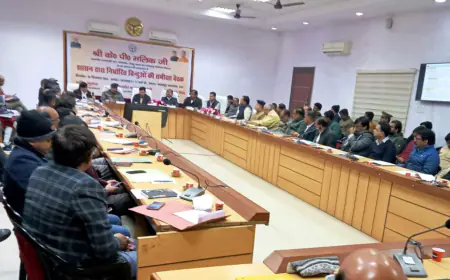 प्रभारी मंत्री के0पी0 मालिक ने सकीट ब्लाक के गांव पुरांव में आयोजित विकसित भारत संकल्प यात्रा में प्रतिभाग कर दिलाई शपथ