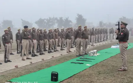 कासगंज एस एस द्वारा पुलिस लाइन में साप्ताहिक परेड का आयोजन किया गया।