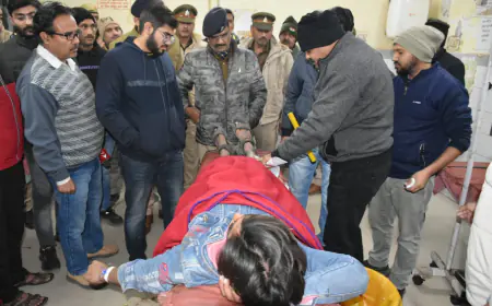 एटा पुलिस ने 50 हजार का इनमिया गौ कशी तस्कर मुठभेड़ में गोली लगने से घायल, तमंचा जिन्दा मुर्दा कारतूस सहित गिरफ्तार