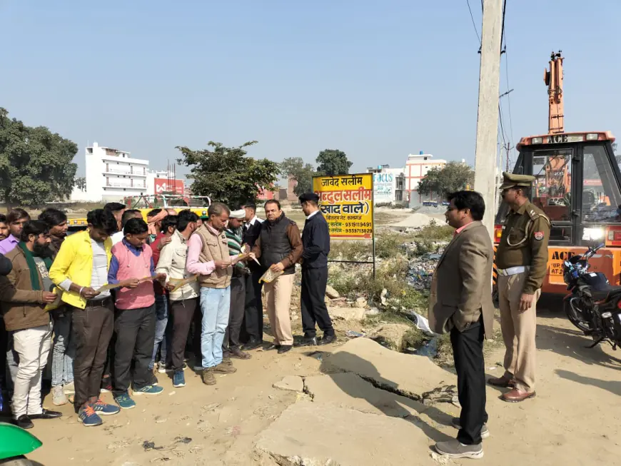 कासगंज यातायात प्रभारी ने टेम्पों चालकों को दी हिदायत, नियमों का उल्लंघन करने वाले 103  वाहनों का किया चालान ।