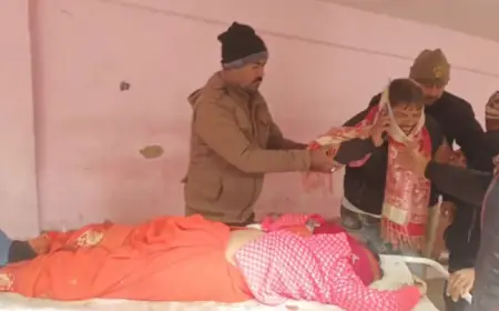 सवारियों से भरे ई-रिक्शा में पिकअप ने मारी टक्कर,महिला समेत दो की मौत, पांच घायल