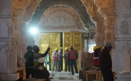 Ayodhya Pran Pratishtha: राम मंदिर के गर्भगृह का स्वर्ण द्वार तैयार