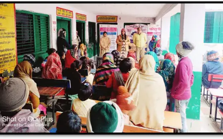 कासगंज ऑपरेशन जागृति के सम्बन्ध में महिलाओं, बालिकाओं व छात्राओं को उनके अधिकारों व सुरक्षा के बारे में बताया ।