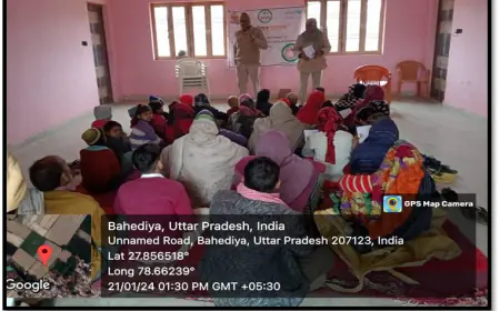 कासगंज आपरेशन जागृति के तहत गोष्ठी कर साइबर अपराधों के बारे में दी जानकारी ।