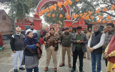 कासगंज डी एम व एस पी ने मन्दिरों का भ्रमण कर सुरक्षा व्यवस्था का जायजा लिया।