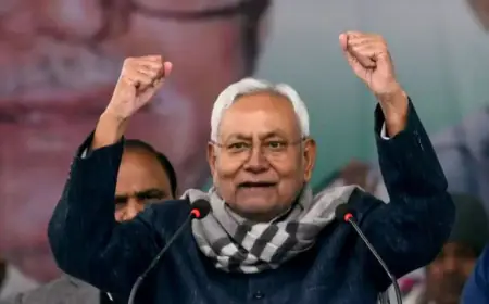 PM मोदी का फोन आया और इस्तीफा देने राजभवन पहुंचे नितीश