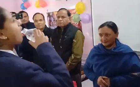कासगंज डी एम ने बच्चों को एल्वेन्डाजॉल की गोली खिलवा कर राष्ट्रीय कृमि मुक्ति दिवस का शुभारम्भ किया।
