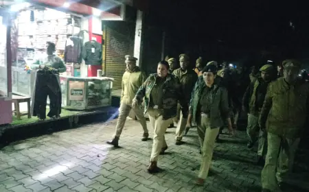 एस एस कासगंज ने अमांपुर में संवेदनशील एवं मिश्रित आबादी वालें क्षेत्रों में पैदल गश्त किया।