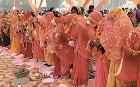 बिना दुल्हों की शादी लड़कियों ने खुद पहनी वरमाला, UP सरकार को लगाया चूना