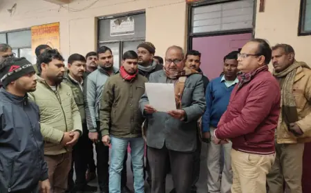 कायमगंज तहसील में व्याप्त भ्रष्टाचार तथा रिश्वतखोरी पर आक्रोश अधिवक्ताओं ने सौंपा ज्ञापन