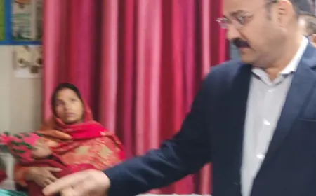 लोहिया के खाना इंचार्ज फार्मासिस्ट निलंबित: स्टाफ नर्स पर कार्रवाई