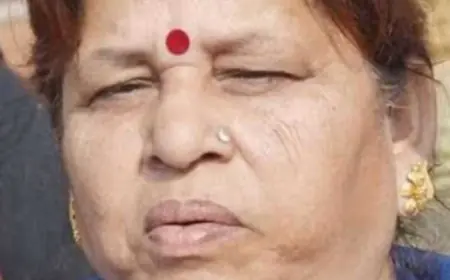 डीएम से पूर्व विधायक के खिलाफ केस दर्ज कराने व रिश्वतखोरी की शिकायत