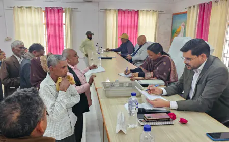 कासगंज जिलाधिकारी ने सम्पूर्ण समाधान दिवस पर तहसील पटियाली में सुनी जनता की शिकायतें।