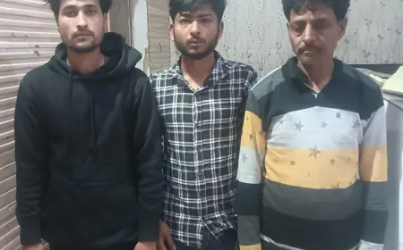 एटा पुलिस ने सट्टे की खाईबाड़ी करते हजारों रुपये सहित 3 पकड़े