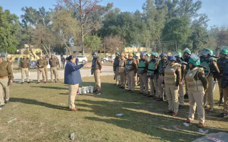 कासगंज रिजर्व पुलिस लाइन में परेड का आयोजन हुआ