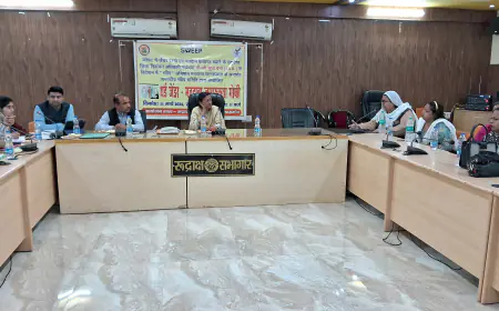 कासगंज जिलाधिकारी ने किन्नर को वोट बनवाने के लिए कहा साथ ही,किन्नर समाज को भी वोट देने का है कानूनी अधिकार।