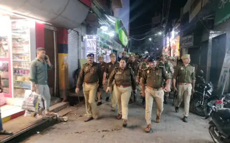 कासगंज में संवेदनशील एवं मिश्रित आबादी वाले क्षेत्रों में  पैदल गश्त किया गया।