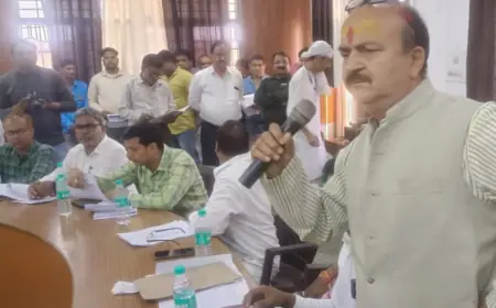 सभासदों ने बजट प्रस्ताव का विरोध कर किया बैठक का बहिष्कार