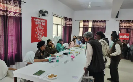 कासगंज जिलाधिकारी  व पुलिस अधीक्षक  द्वारा तहसील सहावर में सुनी गई जन समस्याएं ।