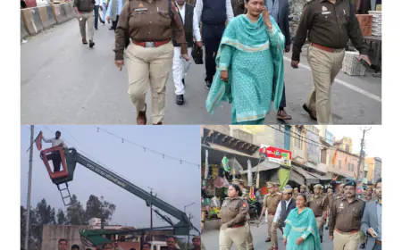 कासगंज निर्वाचन अधिकारी  सुधा वर्मा व  एस पी द्वारा जनपद में भ्रमण किया गया ।