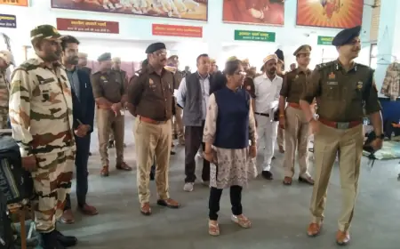 मण्डलायुक्त ने पोलिंग बूथों एवं मण्डी स्थल का निरीक्षण कर व्यवस्थाओं को चैक किया।