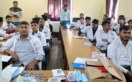 लखनऊ से आई टीम ने एंबुलेंस कर्मियों को दिया प्रशिक्षण