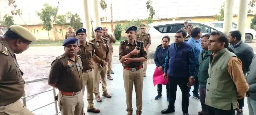 पुलिस महानिरीक्षक अलीगढ़  शलभ माथुर  द्वारा किया मलावन थाने निरीक्षण