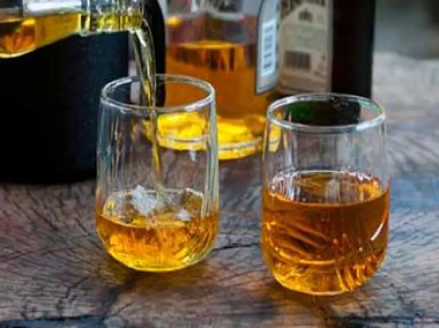 Whisky : आपको व्हिस्की के पैग में कितना पानी मिलाना है? जानें फायदा नुकसान