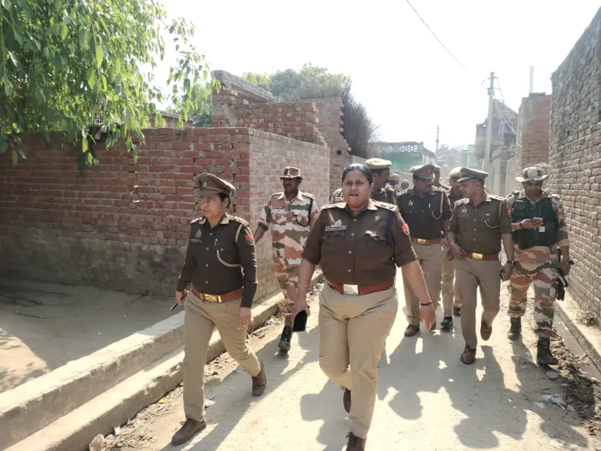 कासगंज के ग्राम नगला देवी थानाक्षेत्र सुन्नगढ़ी में पैदल मार्च किया गया ।