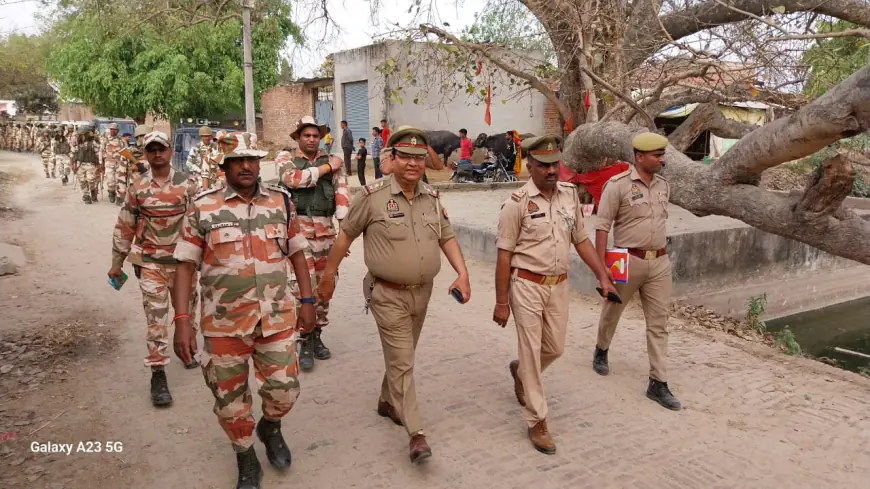 पटियाली पुलिस व केन्द्रीय अर्धसैनिक बल द्वारा थाना पटियाली क्षेत्रांतर्गत  में फ्लैग मार्च किया गया