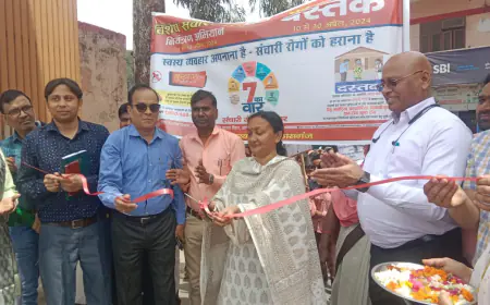 डी एम कासगंज ने विशेष संचारी रोग नियंत्रण तथा दस्तक अभियान का फीता काटकर किया शुभारम्भ।