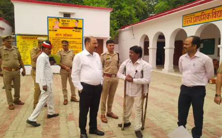 डीएम व एसपी ने कई मतदान केन्द्रों का निरीक्षण कर देखीं व्यवस्थाएं – दिए सुधार के निर्देश