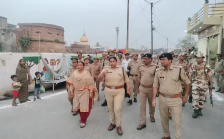 कासगंज ईद के त्योहार के दृष्टिगत कानून एवं शान्ति व्यवस्था सुदृढ करने के उद्देश्य से शहर में संवेदनशील एवं मिश्रित आबादी में पैदल गश्त किया गया।