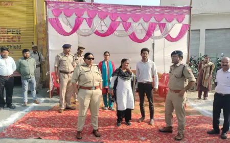 कासगंज धर्मगुरुओं से भी वार्ता कर ईद के त्यौहार को सौहार्दपूर्ण वातावरण में मनाने की अपील की गई ।