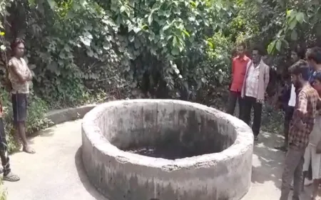 पत्नी के सामने माँ को युवक ने दे दिए रुपये, गुस्साई पत्नी 2 बच्चों के लेकर कूद गई कुंए में