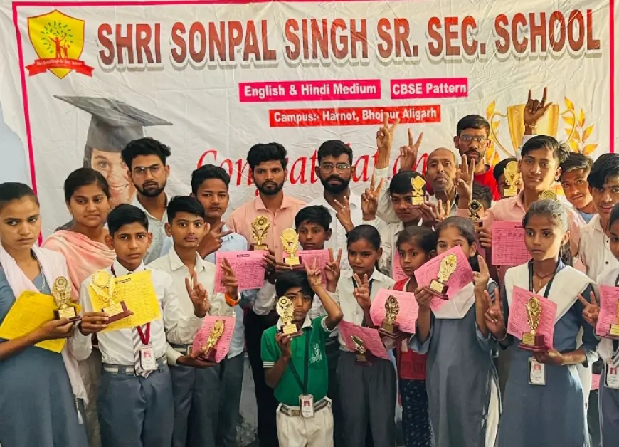 सोनपाल सिंह सीनियर सेकेंड्री स्कूल हरनोट में प्रमोट परीक्षा में पास हुए छात्र छात्राओं को किया सम्मानित