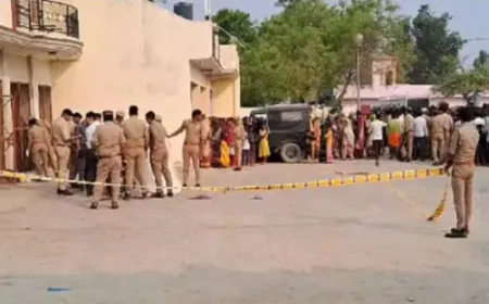 UP Crime : माँ को गोली से मारा पत्नी को हथौड़ा से 3 बच्चों को छत से फेंका, और तमंचे से खुद को मारा