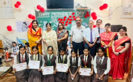 सीपी में मना मातृ दिवस -किया मेधावी छात्रों की माताओं को सम्मानित