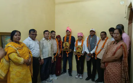 कासगंज अटेवा व गुरुजन एवं समाज के लोंगों द्वारा मेधावियों को किया सम्मानित ।