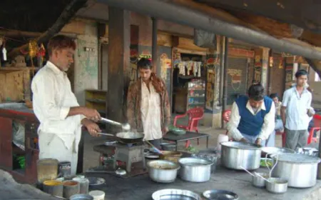 हाईवे पर चल रहा था अनोखा ढाबा, ऑर्डर करो दाल तो मिलती है लडकियां