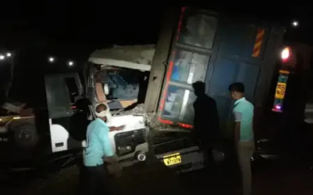 श्रद्धालुओं से भरी बस पूर्णागिरि जा रही, शाहजहांपुर में डंपर से टकराई 11 की मौत कई घायल