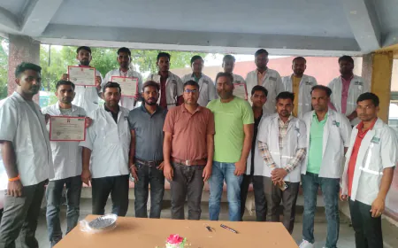 102 व108 एंबुलेंस कर्मियों को पायलट  दिवस पर किया गया सम्मानित