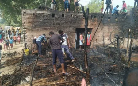 चूल्हे की चिंगारी से लगी आग गृहस्थी का सामान जलकर हुआ राख