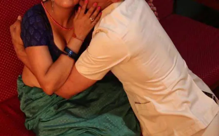 गांव के मुखिया ने पंचायत भवन में कराई देबर भाभी की शादी